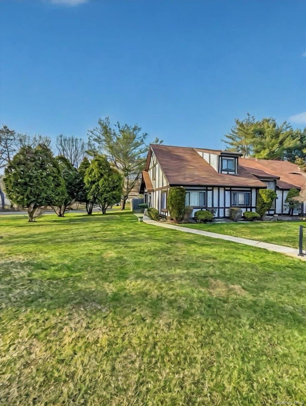 Photo of 135 Fieldstone Court, Middle Island, NY 11953 (MLS # 983672)