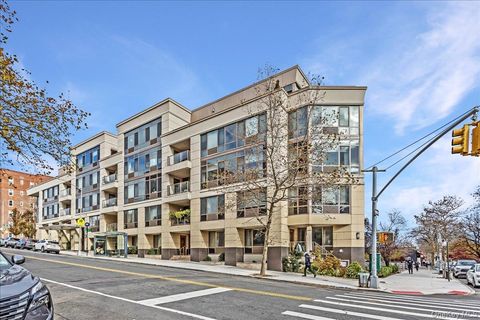 Condo For Sale - 6405 Yellowstone Boulevard #207<br/> Forest Hills, NY 11375