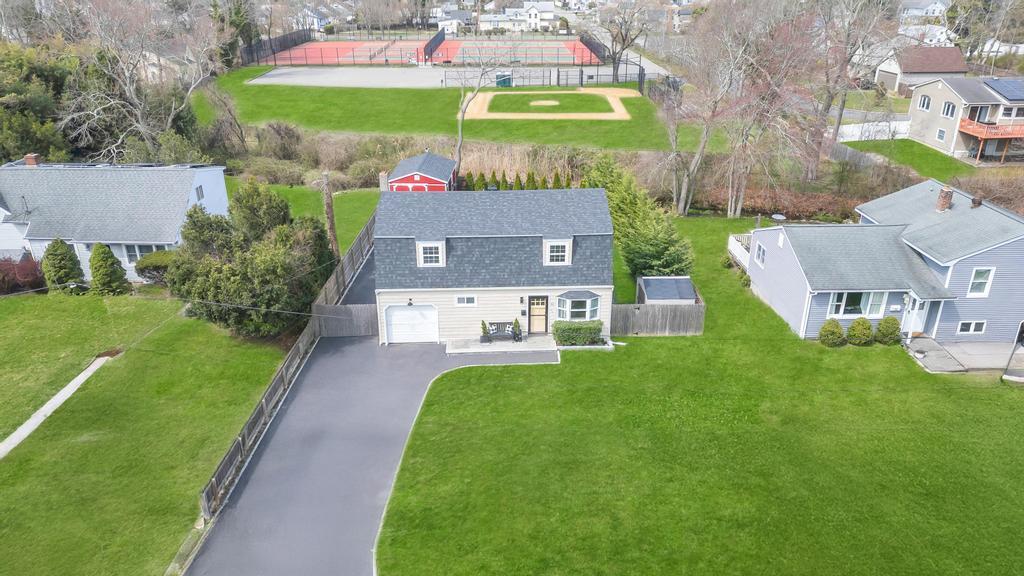 52 Thorburn Avenue, Patchogue, New York image 4