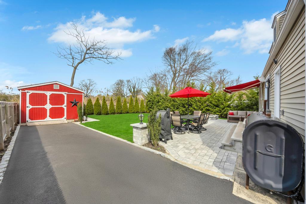 52 Thorburn Avenue, Patchogue, New York image 25