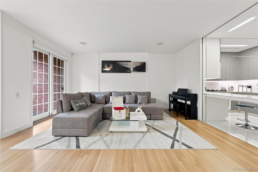 Photo of 14 Portico Court, Great Neck, NY 11021 (MLS # 1067109)