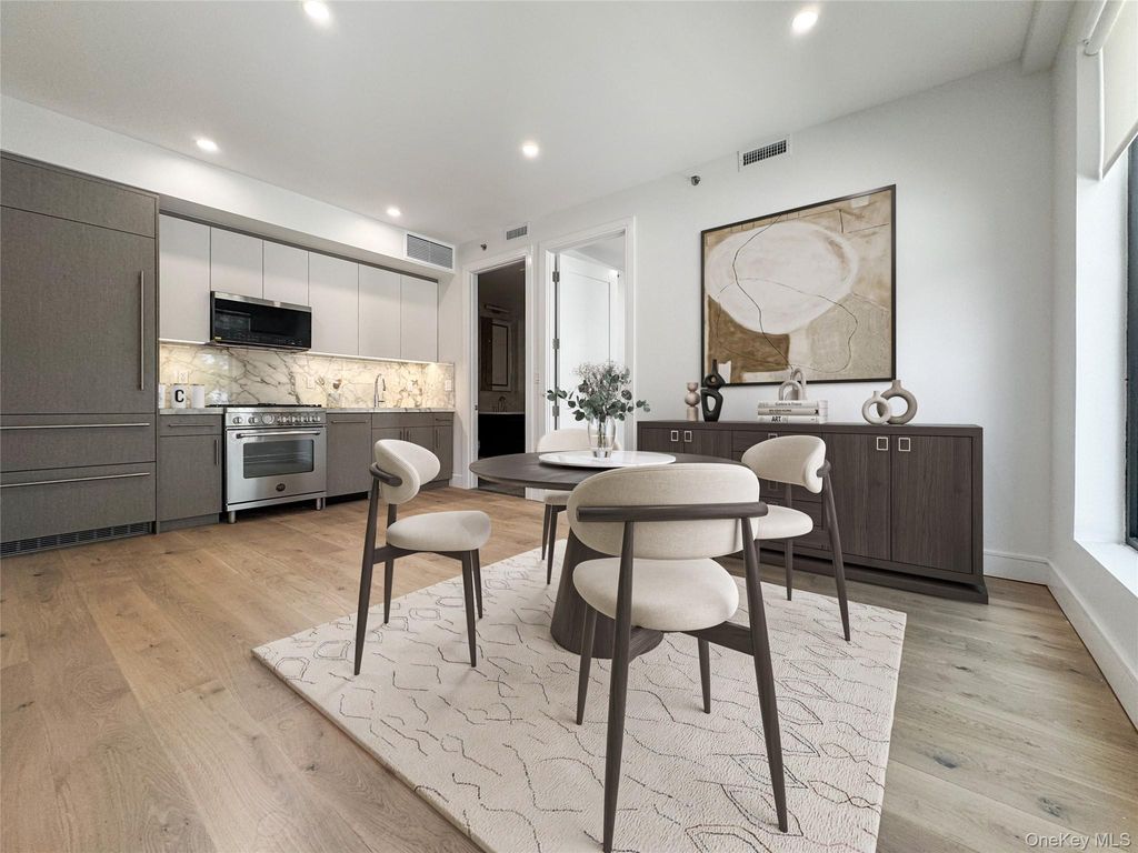 Photo of 2131 Shore Boulevard #1-G, Astoria, NY 11105 (MLS # 961171)