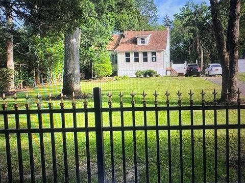 Photo of 40 Inwood Avenue, Selden, NY 11784 (MLS # 875509)