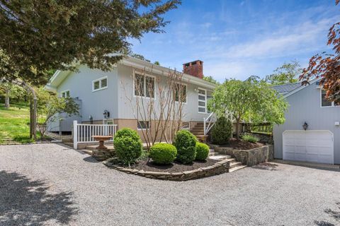 16 S Beach Road Southampton NY 11968