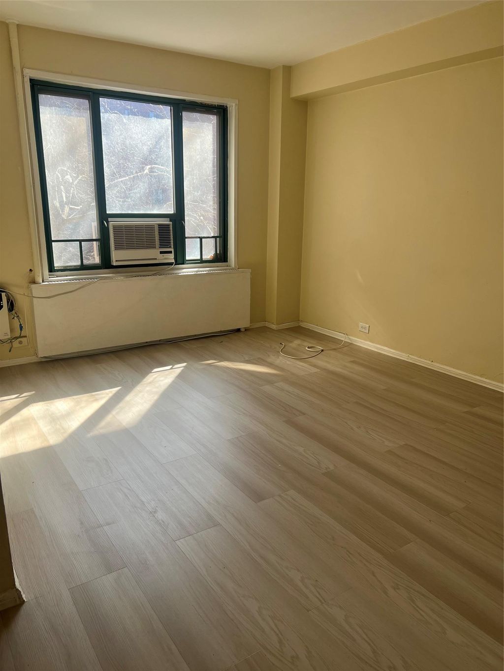listing image 0