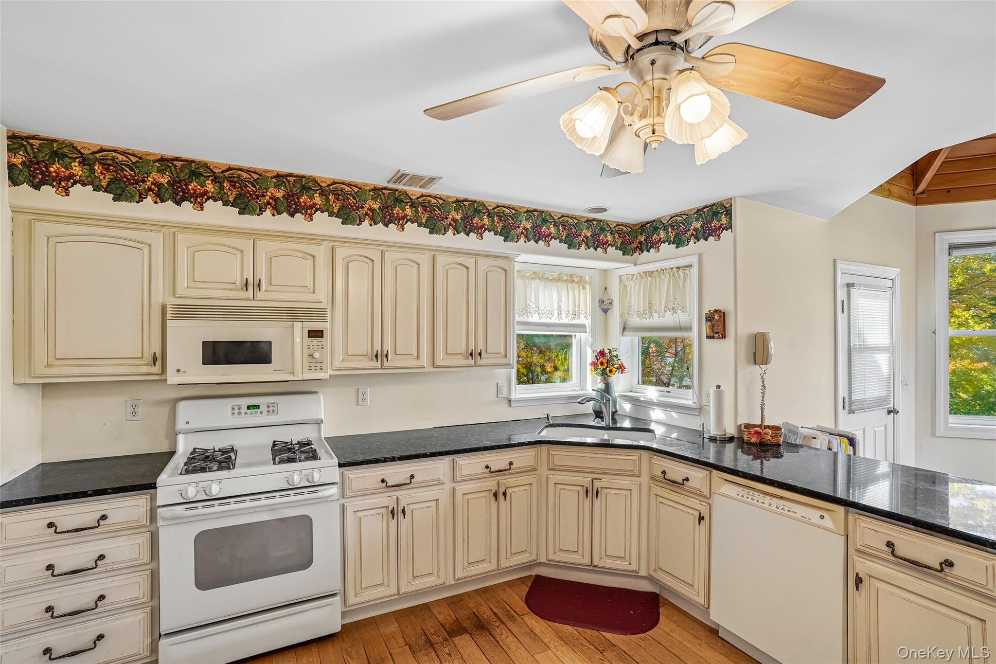 82 Edgemere Avenue
