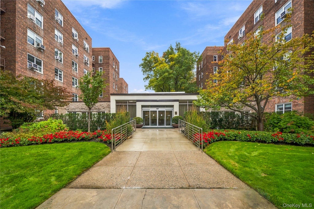 Photo of 112-20 72ND Drive #APT D25, Forest Hills, NY 11375 (MLS # 1063793)