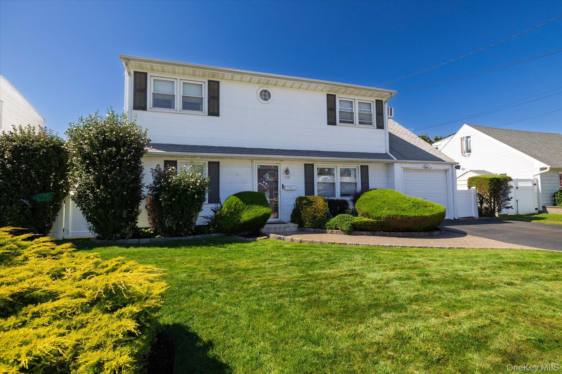 129 Arlyn Drive W