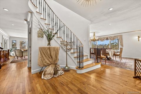 15 Cricket Lane Great Neck NY 11024