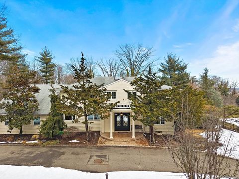 Homes For Sale - 15 Cricket Lane<br/> Great Neck, NY 11024