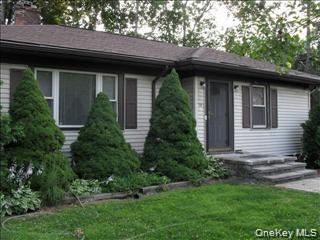 Homes For Sale - 24 Schoolhouse Ln Ln<br/> Poughkeepsie, NY 12603