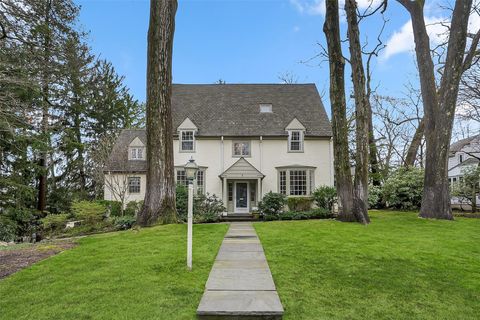 2 Woodlawn Avenue, New Rochelle, NY 10804 - #: 828041
