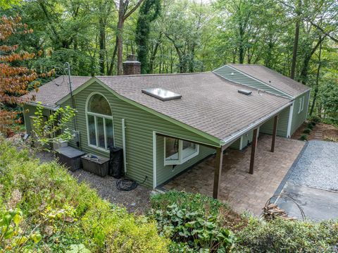 Photo of 22 Meadowood Court, Huntington, NY 11743 (MLS # 918261)