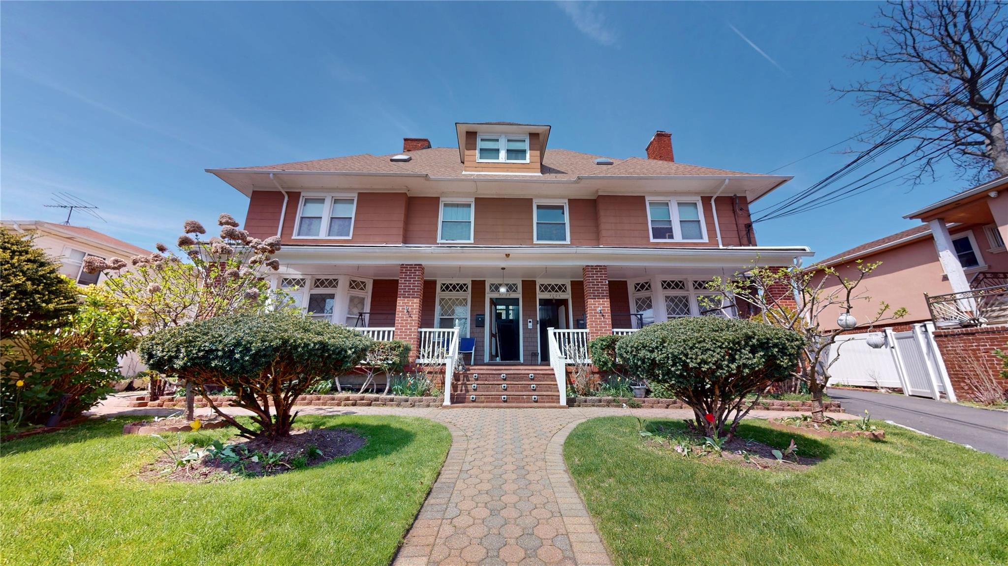 Healy Avenue, Bayswater, Queens, NY - 12 Bedrooms  
10 Bathrooms  
29 Rooms - 