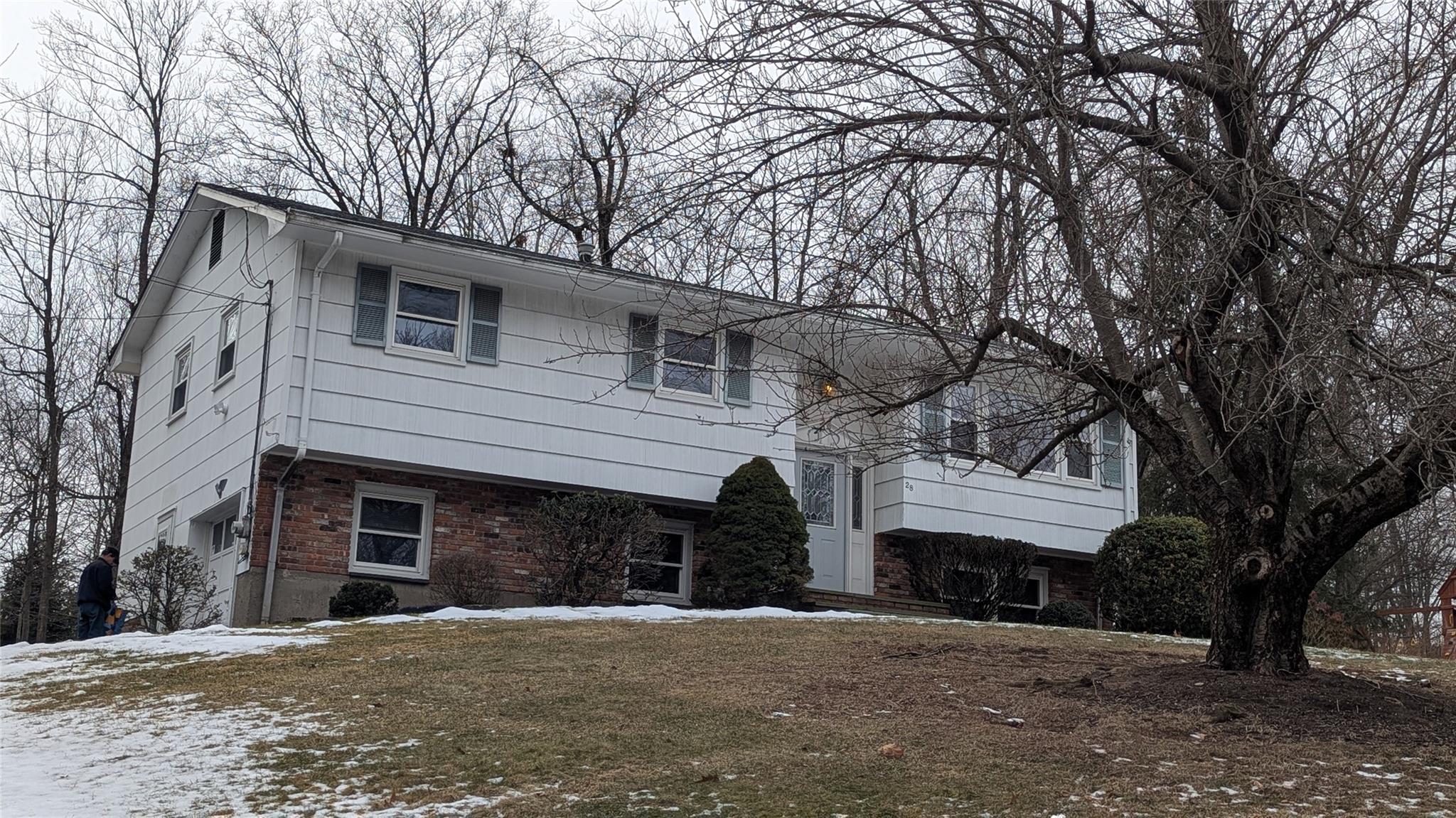 28 Montclair Avenue, Monsey, New York image 1