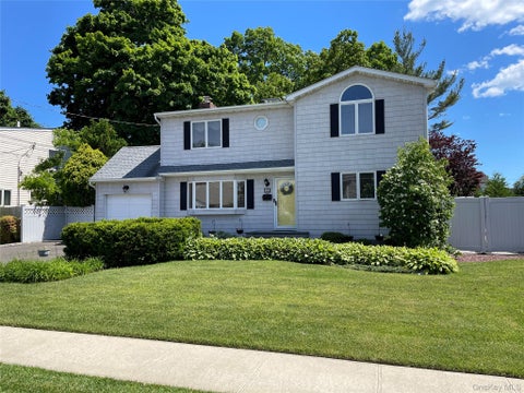 Photo of 41 Birchfield Avenue, Babylon, NY 11702 (MLS # 1008600)