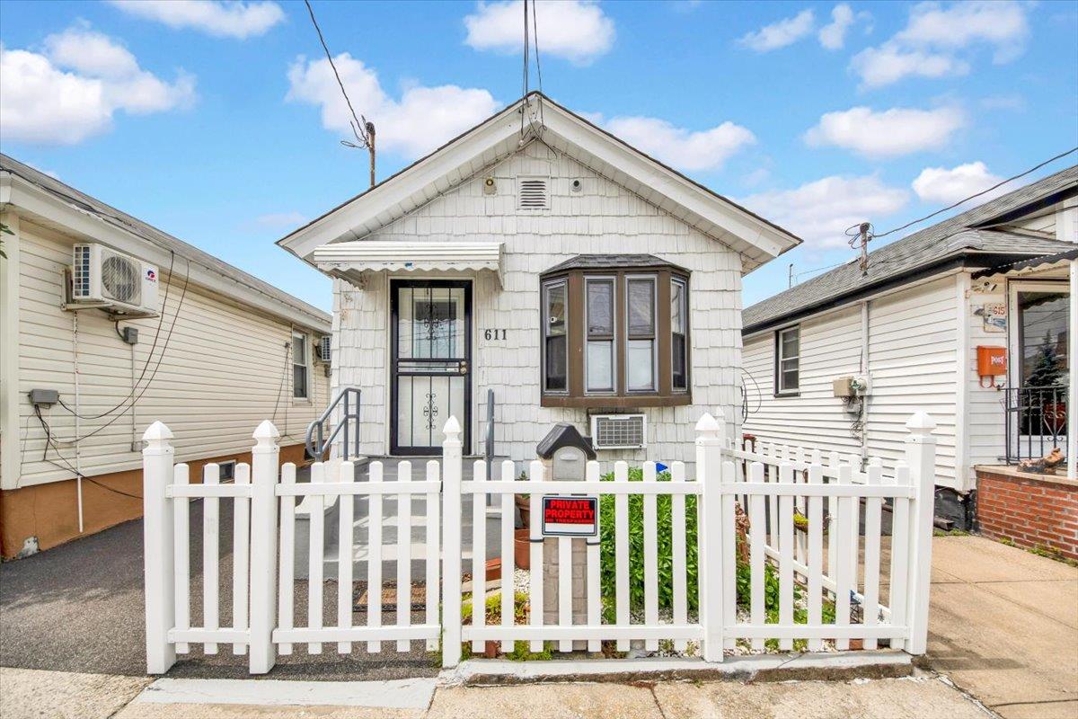 Property for Sale at Clarence Avenue, Bronx, New York - Bedrooms: 2 
Bathrooms: 1 
Rooms: 5  - $345,000