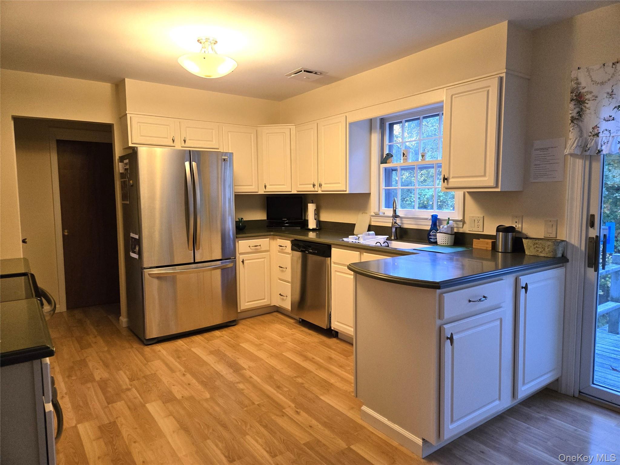 Hopewell Junction, New York 12533, United States, 4 Bedrooms Bedrooms, ,3 BathroomsBathrooms,Residential,Active,240697