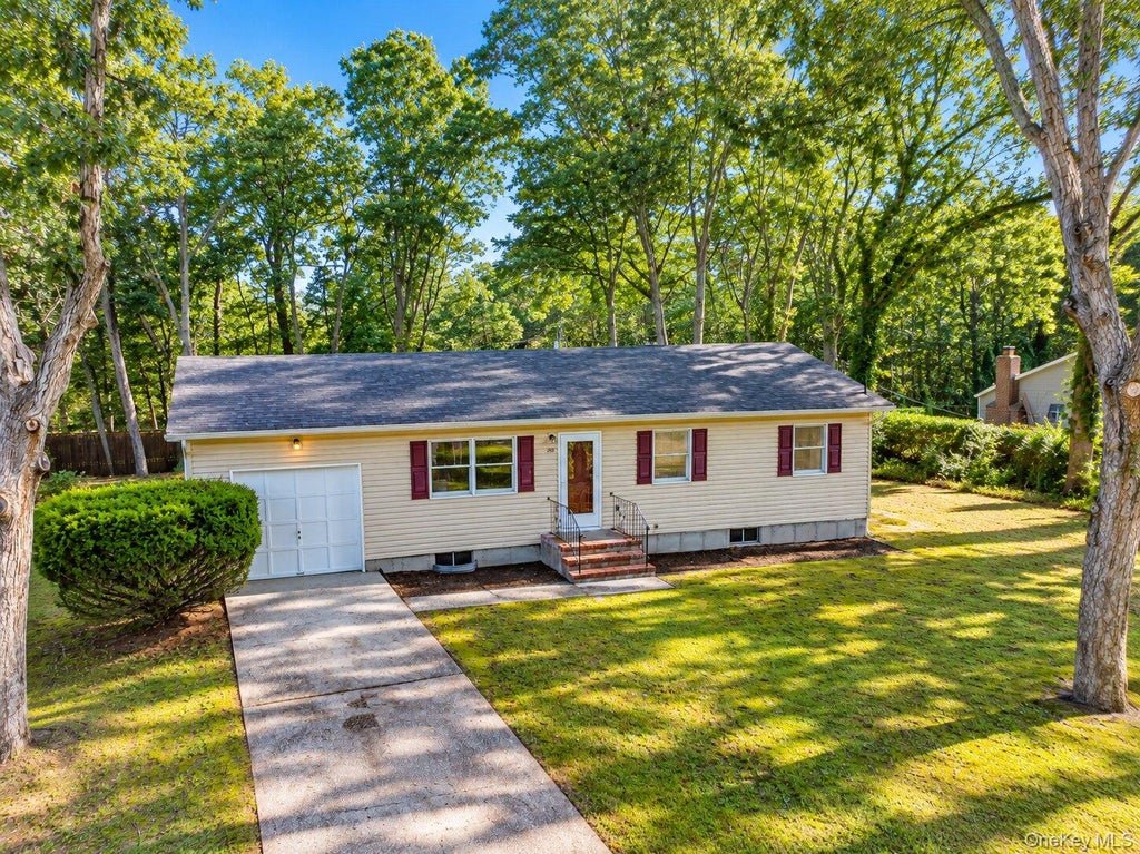 Photo of 50 Fanning Boulevard, Riverhead, NY 11901 (MLS # 1052051)