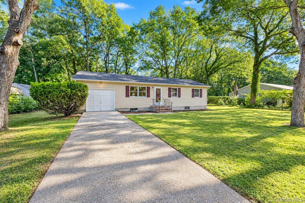 Photo of 50 Fanning Boulevard, Riverhead, NY 11901 (MLS # 1052051)