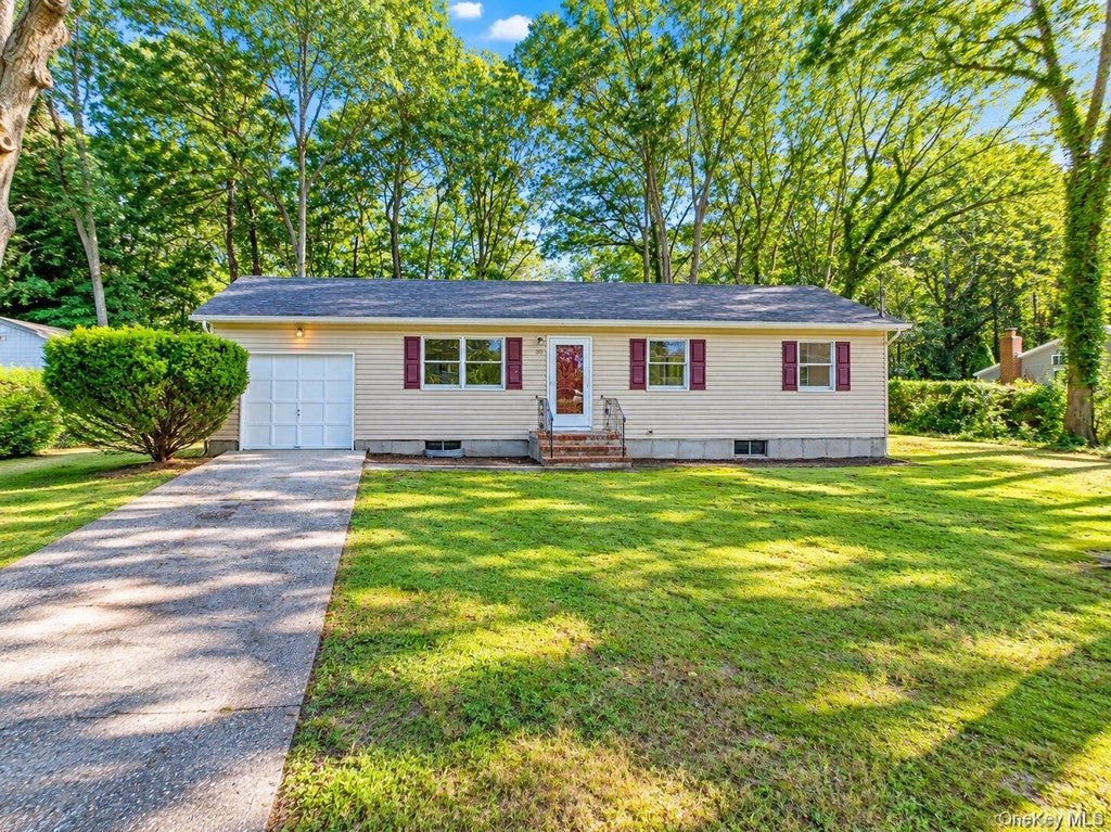 Photo of 50 Fanning Boulevard, Riverhead, NY 11901 (MLS # 1052051)