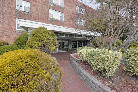 Photo of 250 W Merrick Road #1F, Freeport, NY 11520 (MLS # 840291) Photo of 250 W Merrick Road #1F, Freeport, NY 11520 (MLS # 840291)