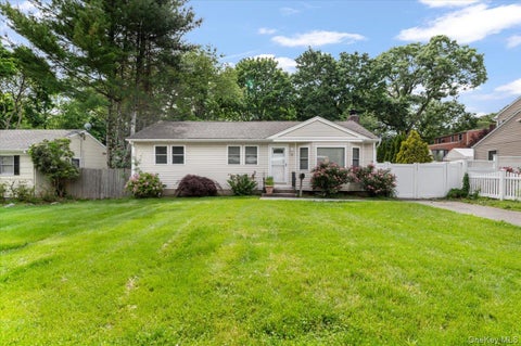 Homes For Sale - 3 Kilburn Avenue<br/> Huntington Station, NY 11746