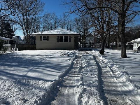 Homes For Sale - 542 Post Avenue<br/> Bellport, NY 11713