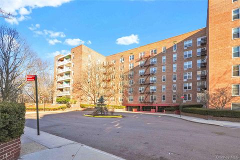Photo of 66-01 Burns Street #4J, Rego Park, NY 11374 (MLS # 951949)