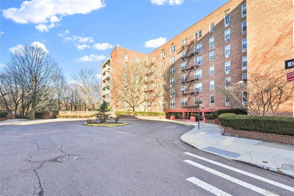 Photo of 66-01 Burns Street #4J, Rego Park, NY 11374 (MLS # 951949)