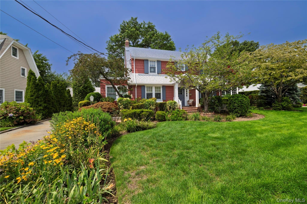 Photo of 66 S Lewis Place, Rockville Centre, NY 11570 (MLS # 1043929)