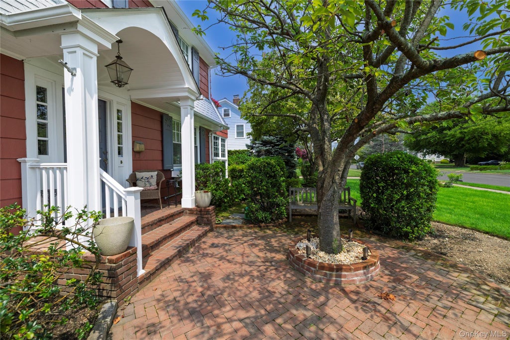Photo of 66 S Lewis Place, Rockville Centre, NY 11570 (MLS # 1043929)
