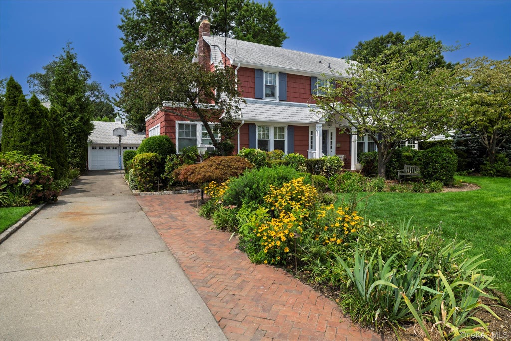 Photo of 66 S Lewis Place, Rockville Centre, NY 11570 (MLS # 1043929)