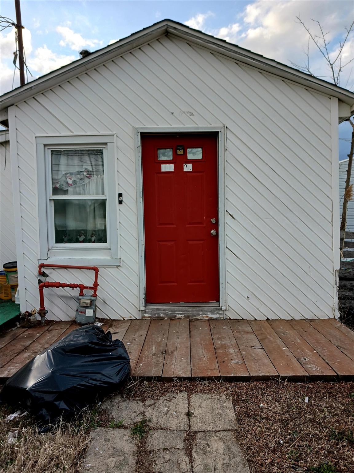 Russell Street, Hamilton Beach, Queens, NY - 2 Bedrooms  
1 Bathrooms  
4 Rooms - 