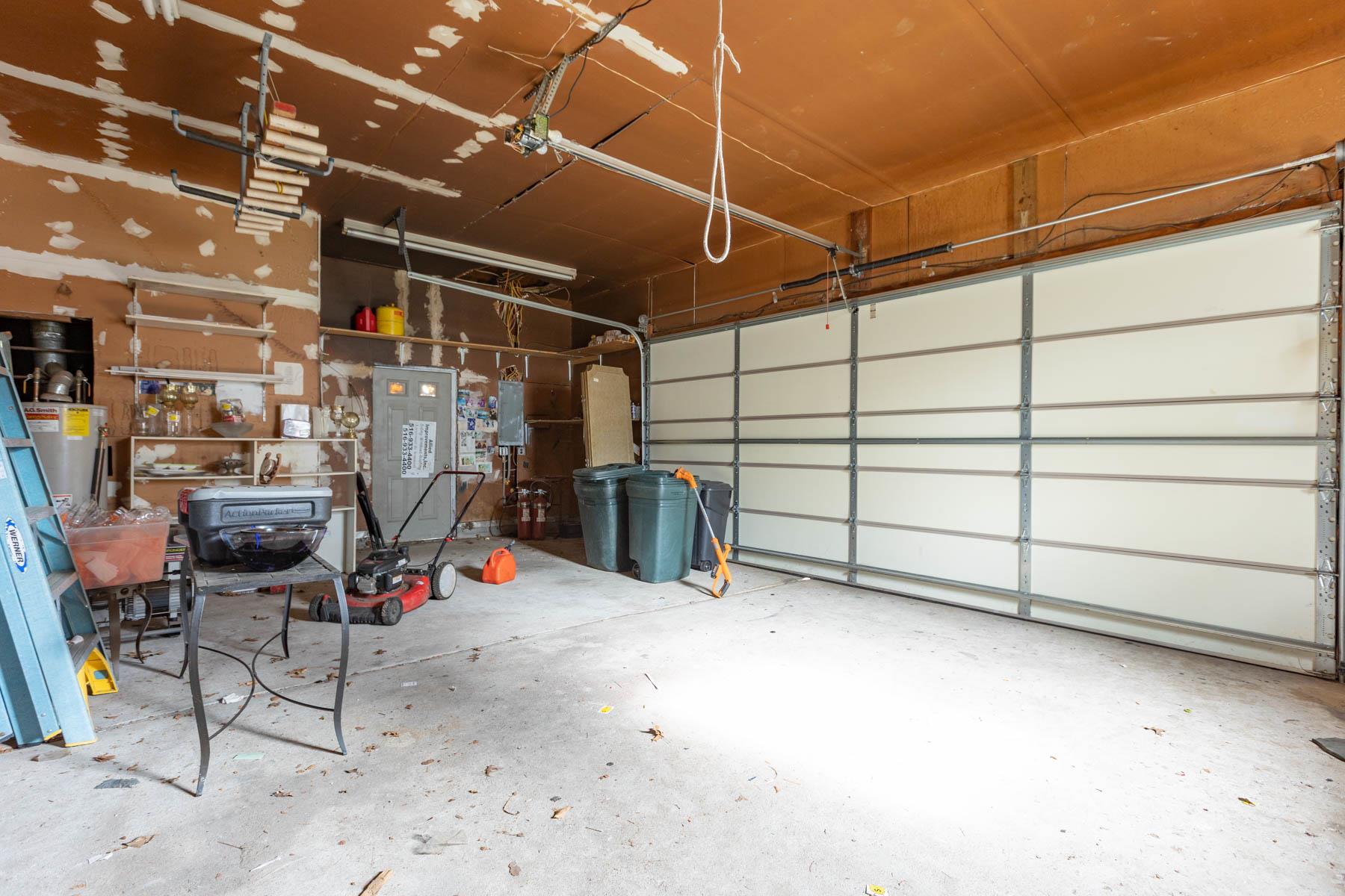 11 Woodside Avenue, Islip, New York image 30