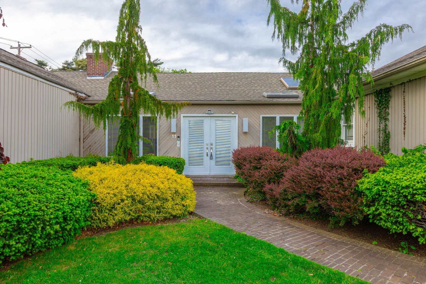 11 Woodside Avenue, Islip, New York image 2