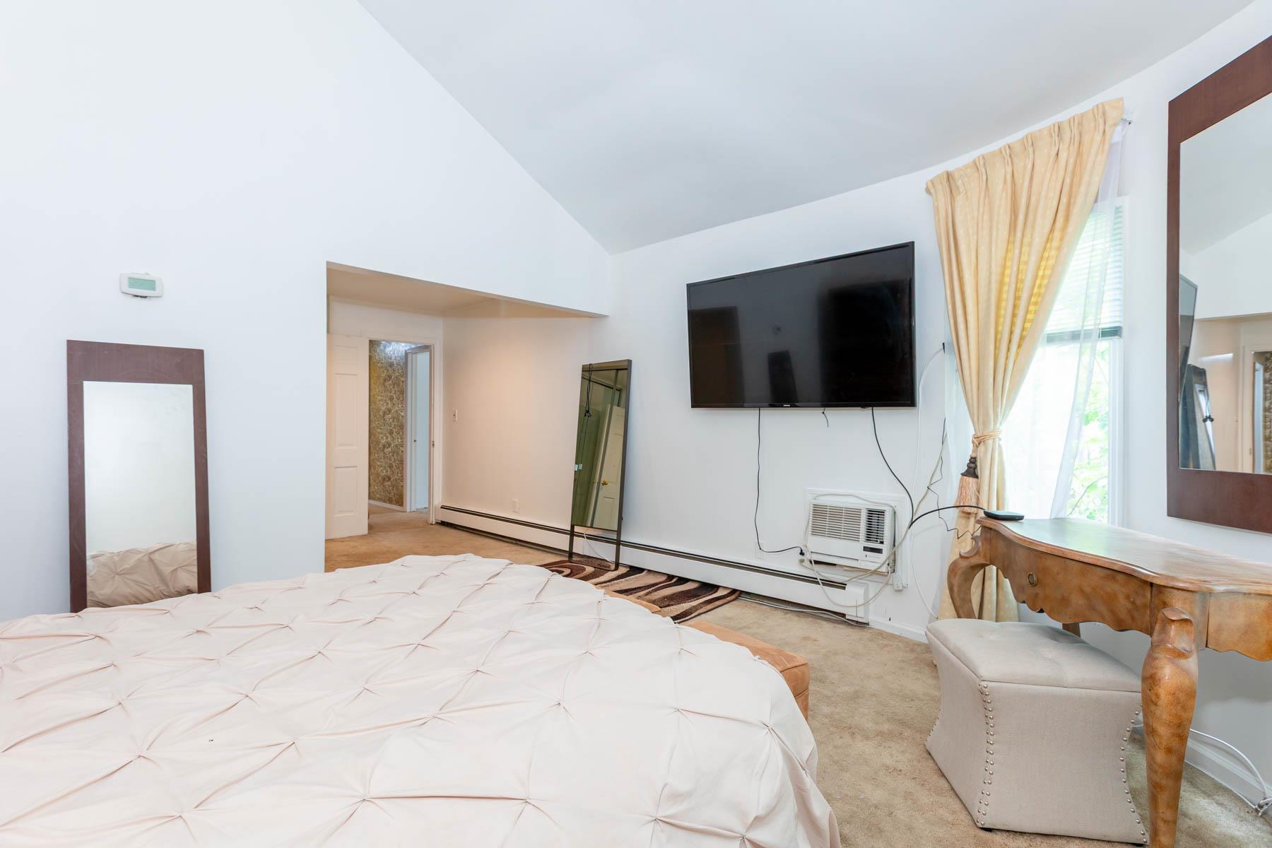 11 Woodside Avenue, Islip, New York image 21