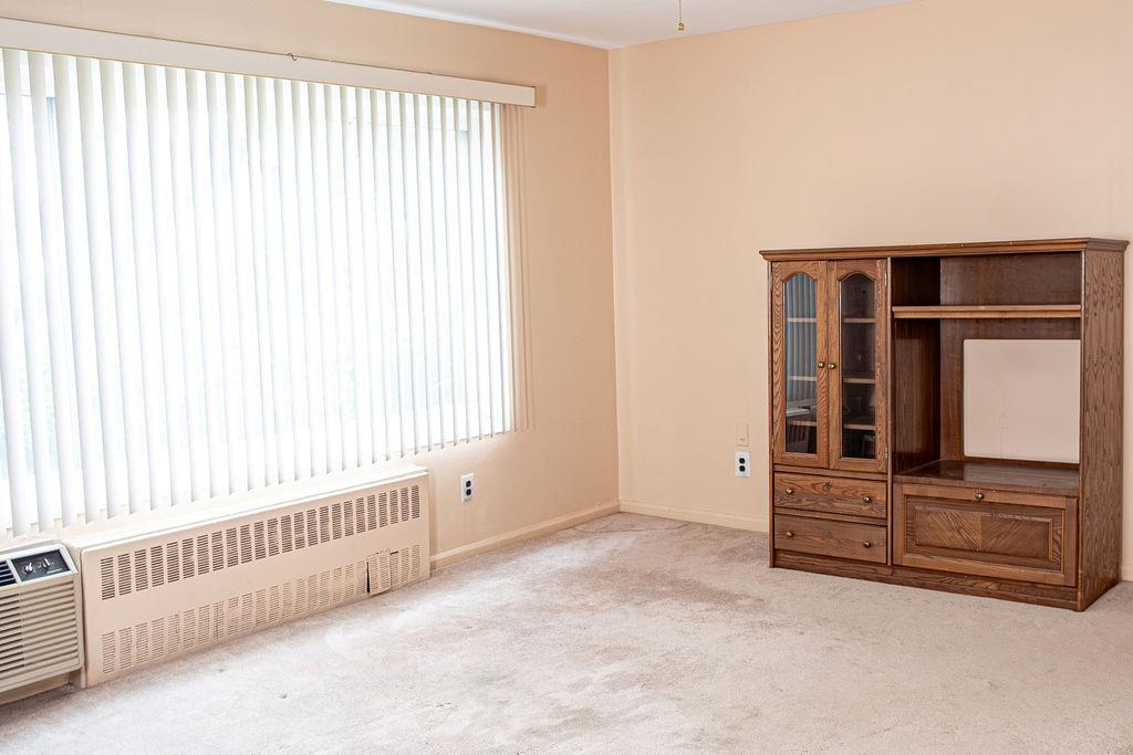 182 Edmunton Dr Dr #D3, North Babylon, New York image 2