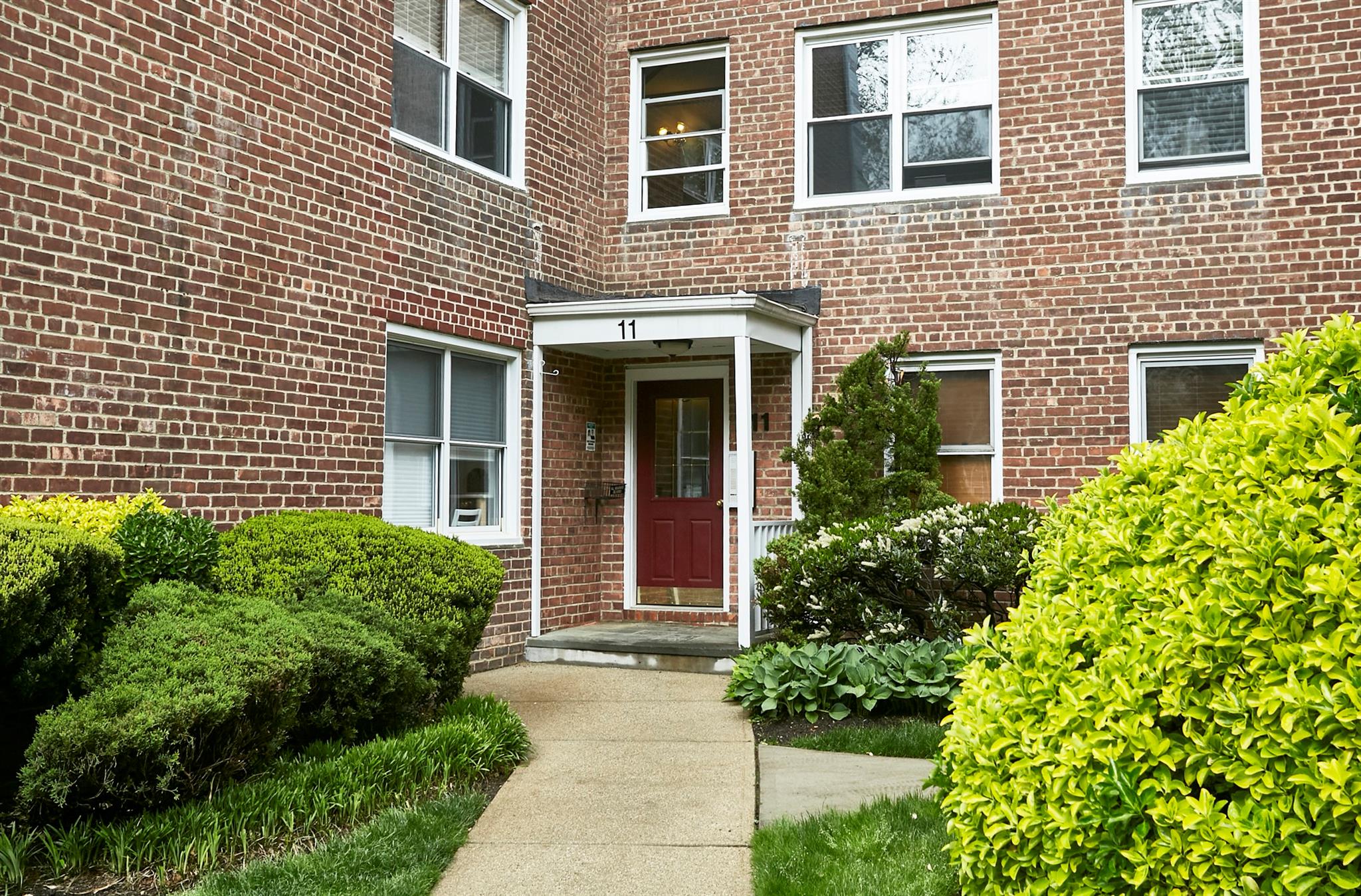 11 Edwards Street #1D, Roslyn Heights, New York image 1