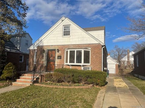 Homes For Rent - 83-27 255th Street<br/> Floral Park, NY 11004