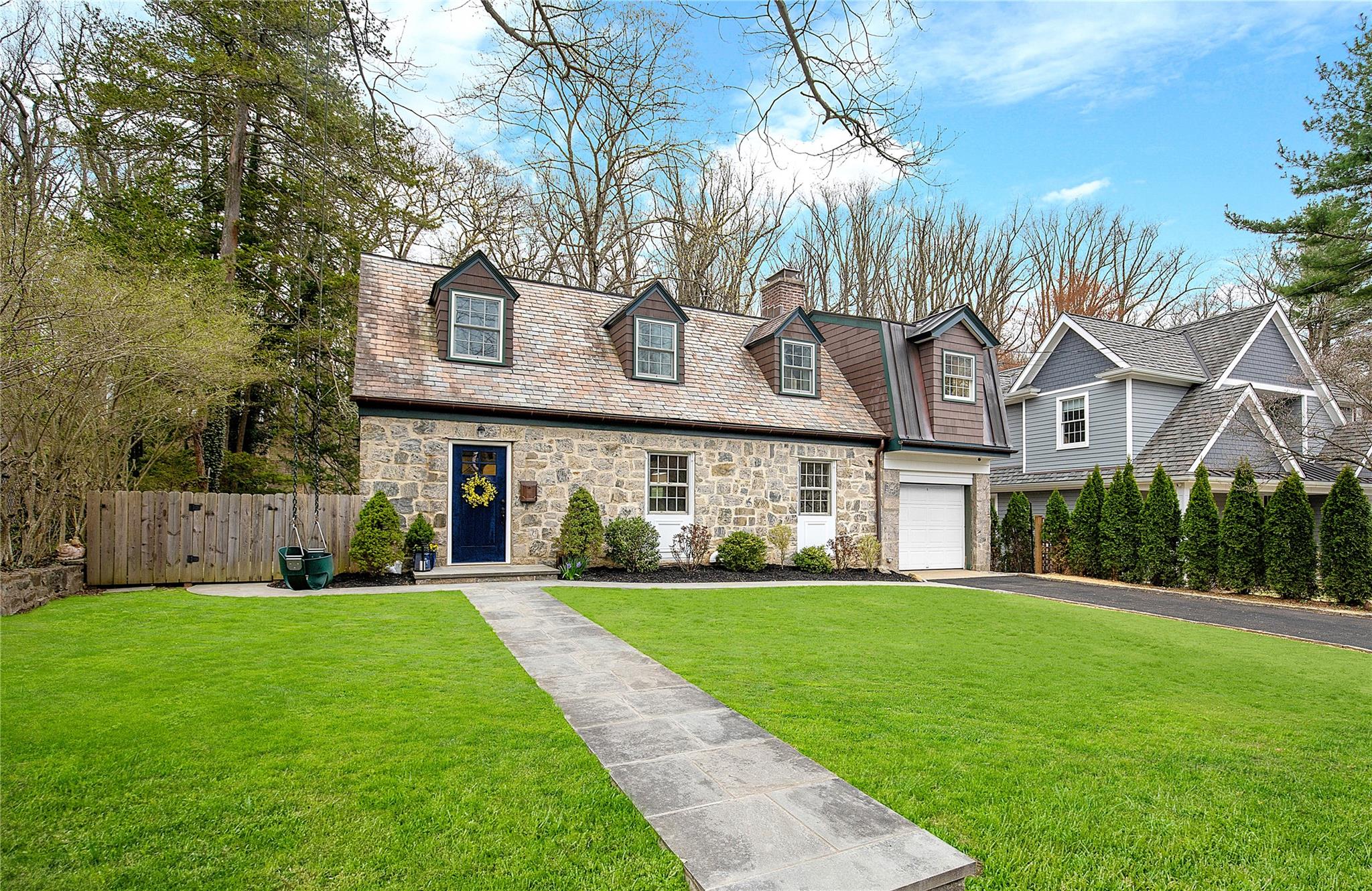 Reynal Road, White Plains, New York - 3 Bedrooms  
3 Bathrooms  
9 Rooms - 
