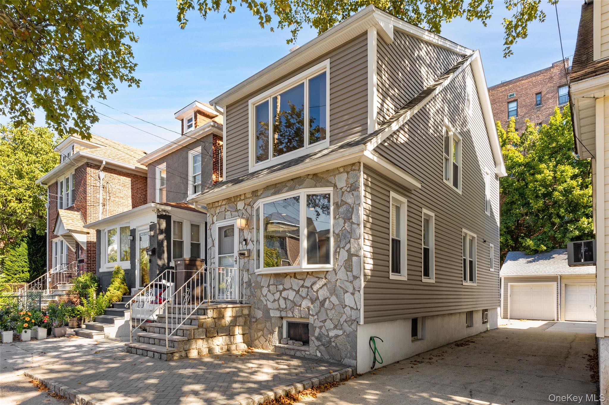 1946 Tomlinson Avenue