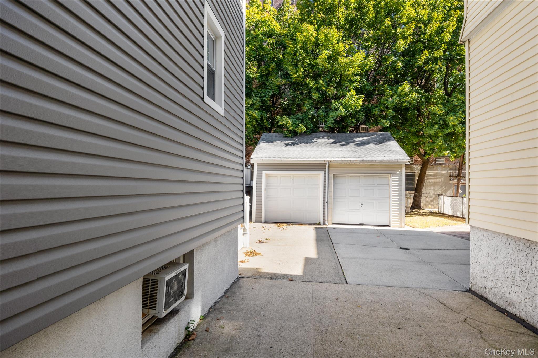 1946 Tomlinson Avenue