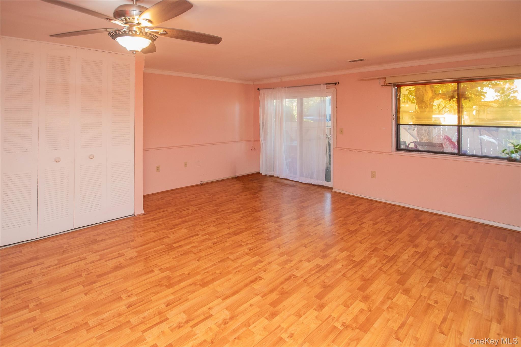 1807 Holly Walk