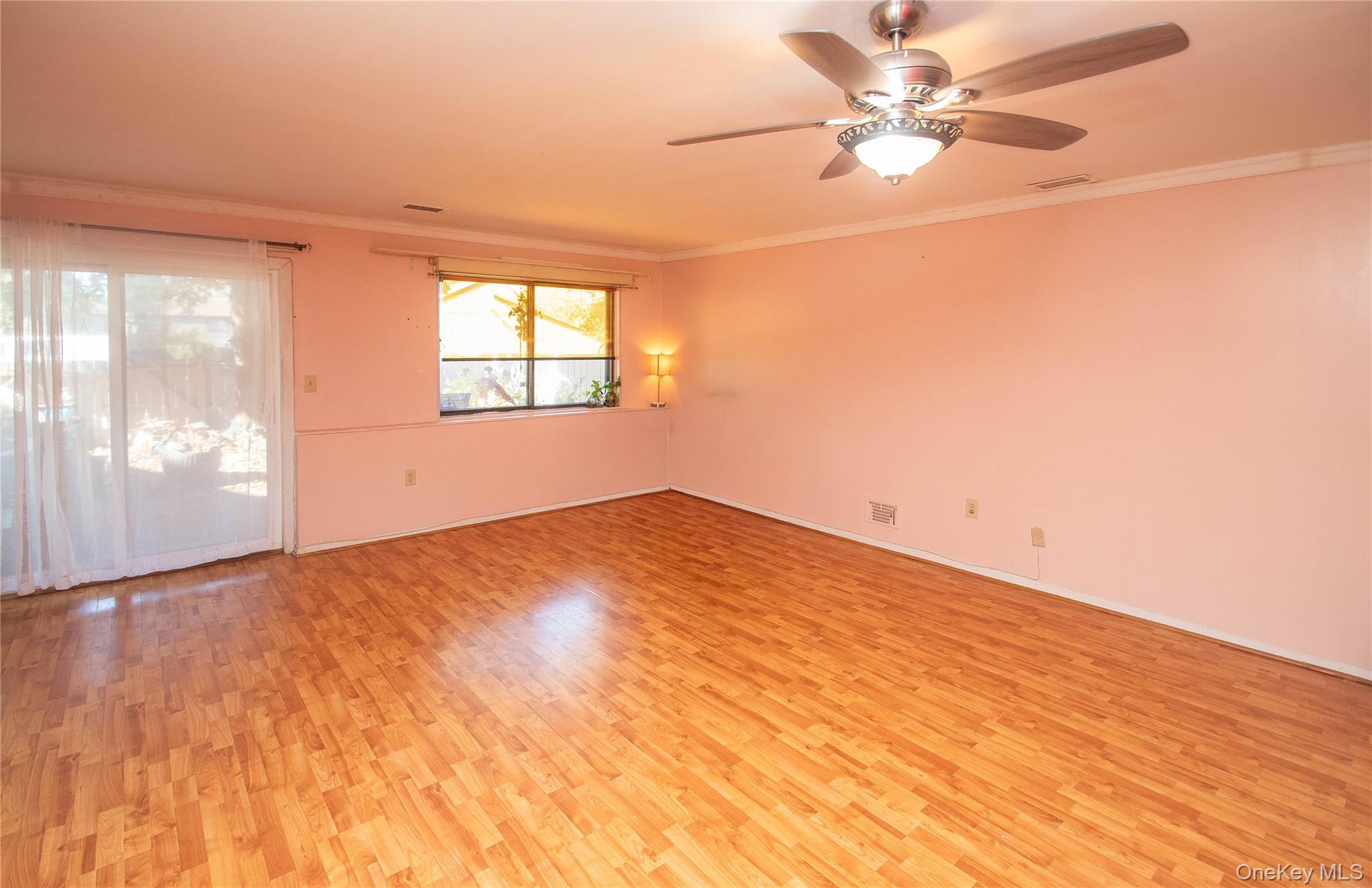 1807 Holly Walk