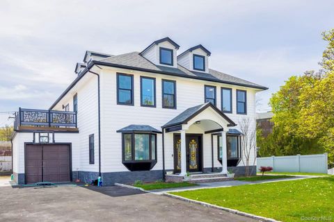 20 Genevieve Place Great Neck NY 11021