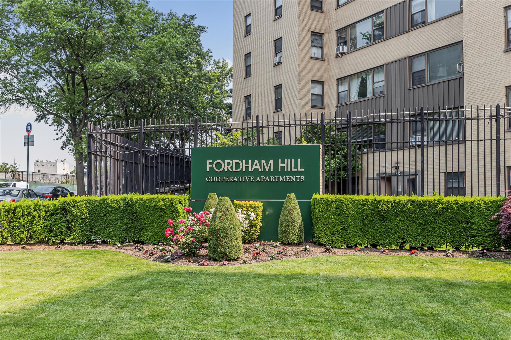 Fordham Hill Oval 2F, Bronx, New York - 2 Bedrooms  
1 Bathrooms  
4 Rooms - 
