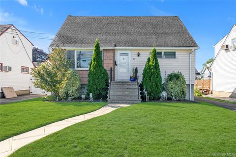 Photo of 87 Montgomery Avenue, Oceanside, NY 11572 (MLS # 915526)