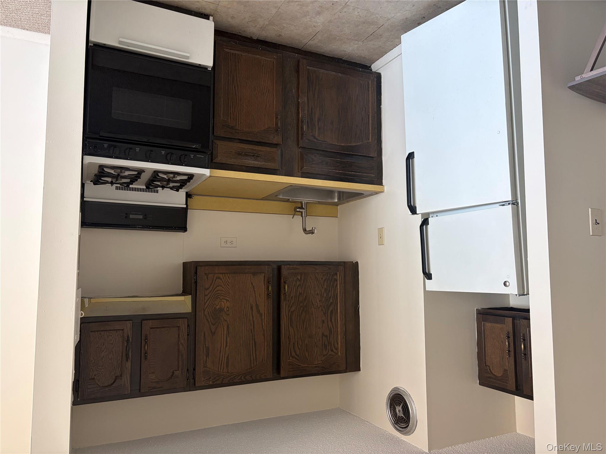 152-18 Union Turnpike 209P