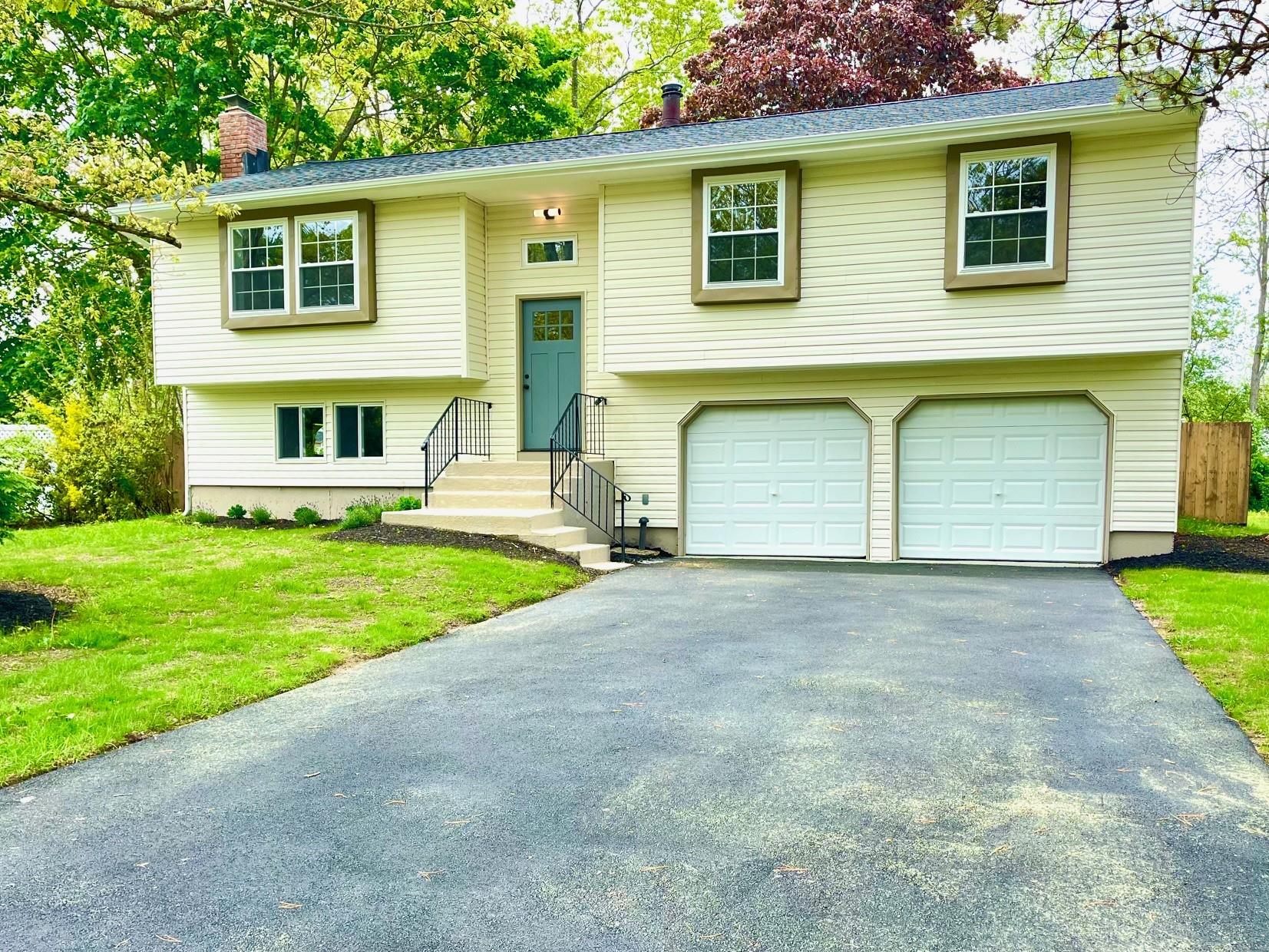 16 Cedar Ridge Drive, Ridge, New York image 1